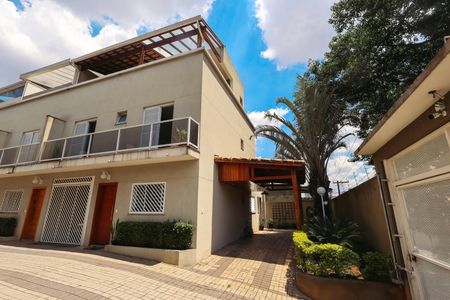 Casa de condomínio à venda com 181m², 3 quartos e 2 vagas Casa de condomínio à venda com 181m², 3 quartos e 2 vagasFachada