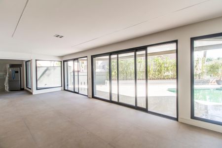 Casa de condomínio à venda com 598m², 4 quartos e 4 vagas Casa de condomínio à venda com 598m², 4 quartos e 4 vagasSala de Jantar