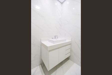 Casa de condomínio à venda com 598m², 4 quartos e 4 vagas Casa de condomínio à venda com 598m², 4 quartos e 4 vagasBanheiro da Suíte 2