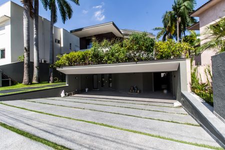 Casa de condomínio à venda com 598m², 4 quartos e 4 vagas Casa de condomínio à venda com 598m², 4 quartos e 4 vagasGaragem