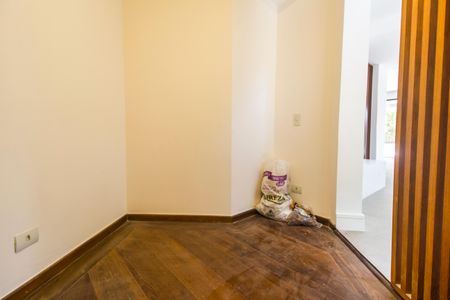 Casa de condomínio à venda com 598m², 4 quartos e 4 vagas Casa de condomínio à venda com 598m², 4 quartos e 4 vagasAdega