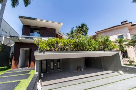 Casa de condomínio à venda com 598m², 4 quartos e 4 vagas Casa de condomínio à venda com 598m², 4 quartos e 4 vagasGaragem