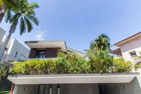 Casa de condomínio à venda com 598m², 4 quartos e 4 vagas Casa de condomínio à venda com 598m², 4 quartos e 4 vagasGaragem