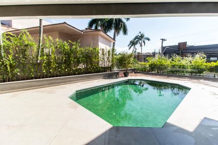 Casa de condomínio à venda com 598m², 4 quartos e 4 vagas Casa de condomínio à venda com 598m², 4 quartos e 4 vagasPiscina