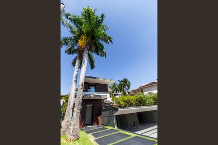 Casa de condomínio à venda com 598m², 4 quartos e 4 vagas Casa de condomínio à venda com 598m², 4 quartos e 4 vagasVista da Rua