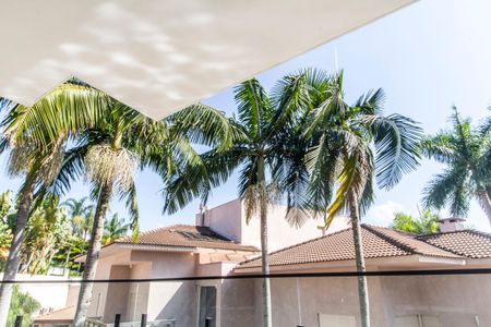 Casa de condomínio à venda com 598m², 4 quartos e 4 vagas Casa de condomínio à venda com 598m², 4 quartos e 4 vagasVista da Suíte