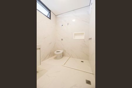 Casa de condomínio à venda com 598m², 4 quartos e 4 vagas Casa de condomínio à venda com 598m², 4 quartos e 4 vagasBanheiro da Suíte 4