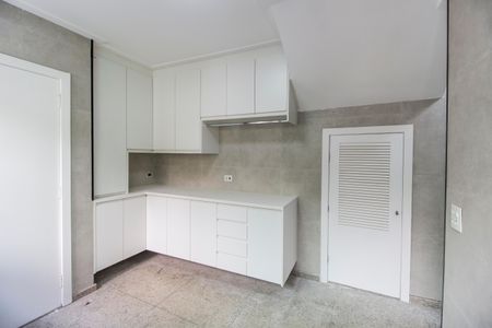 Casa de condomínio à venda com 598m², 4 quartos e 4 vagas Casa de condomínio à venda com 598m², 4 quartos e 4 vagasÁrea de Serviço