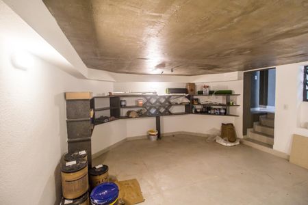 Casa de condomínio à venda com 598m², 4 quartos e 4 vagas Casa de condomínio à venda com 598m², 4 quartos e 4 vagasAdega