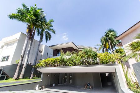 Casa de condomínio à venda com 598m², 4 quartos e 4 vagas Casa de condomínio à venda com 598m², 4 quartos e 4 vagasVista da Rua