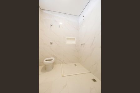 Casa de condomínio à venda com 598m², 4 quartos e 4 vagas Casa de condomínio à venda com 598m², 4 quartos e 4 vagasBanheiro da Suíte 4