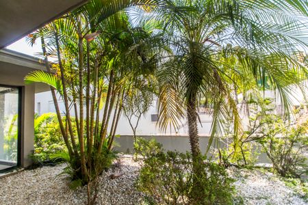 Casa de condomínio à venda com 598m², 4 quartos e 4 vagas Casa de condomínio à venda com 598m², 4 quartos e 4 vagasVista da Sala