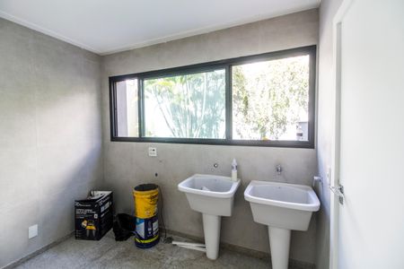 Casa de condomínio à venda com 598m², 4 quartos e 4 vagas Casa de condomínio à venda com 598m², 4 quartos e 4 vagasÁrea de Serviço