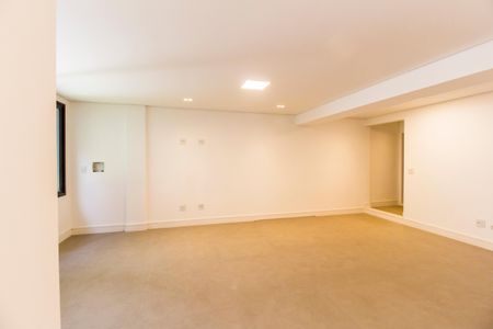 Casa de condomínio à venda com 598m², 4 quartos e 4 vagas Casa de condomínio à venda com 598m², 4 quartos e 4 vagasÁrea comum - Salão de festas