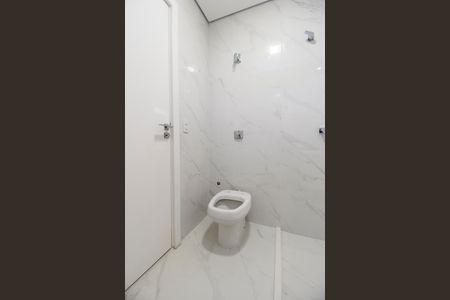 Casa de condomínio à venda com 598m², 4 quartos e 4 vagas Casa de condomínio à venda com 598m², 4 quartos e 4 vagasBanheiro da Suíte 3