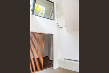 Casa de condomínio à venda com 598m², 4 quartos e 4 vagas Casa de condomínio à venda com 598m², 4 quartos e 4 vagasDetalhe Sala