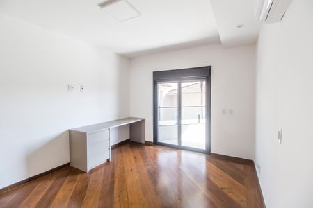 Casa de condomínio à venda com 598m², 4 quartos e 4 vagas Casa de condomínio à venda com 598m², 4 quartos e 4 vagasSuíte 3