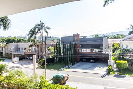 Casa de condomínio à venda com 598m², 4 quartos e 4 vagas Casa de condomínio à venda com 598m², 4 quartos e 4 vagasVista da Suíte