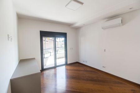 Casa de condomínio à venda com 598m², 4 quartos e 4 vagas Casa de condomínio à venda com 598m², 4 quartos e 4 vagasSuíte 3