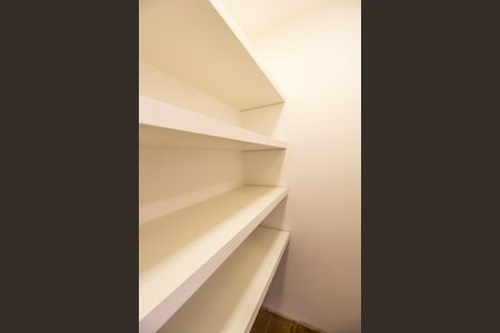 Casa de condomínio à venda com 598m², 4 quartos e 4 vagas Casa de condomínio à venda com 598m², 4 quartos e 4 vagasDetalhe