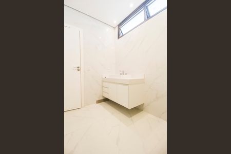 Casa de condomínio à venda com 598m², 4 quartos e 4 vagas Casa de condomínio à venda com 598m², 4 quartos e 4 vagasBanheiro da Suíte 4