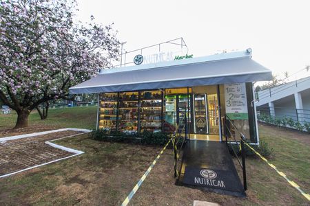 Casa de condomínio à venda com 598m², 4 quartos e 4 vagasMercado