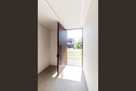 Casa de condomínio à venda com 598m², 4 quartos e 4 vagas Casa de condomínio à venda com 598m², 4 quartos e 4 vagasHall de entrada