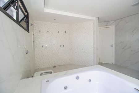 Casa de condomínio à venda com 598m², 4 quartos e 4 vagas Casa de condomínio à venda com 598m², 4 quartos e 4 vagasBanheiro da Suíte 1