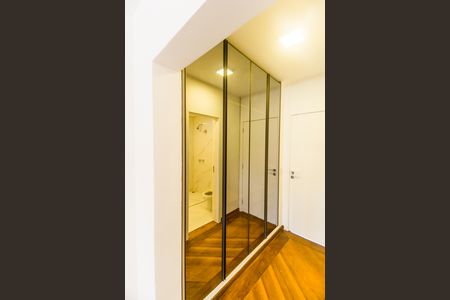 Casa de condomínio à venda com 598m², 4 quartos e 4 vagas Casa de condomínio à venda com 598m², 4 quartos e 4 vagasBanheiro da Suíte 2