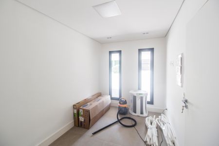 Casa de condomínio à venda com 598m², 4 quartos e 4 vagas Casa de condomínio à venda com 598m², 4 quartos e 4 vagasEscritório