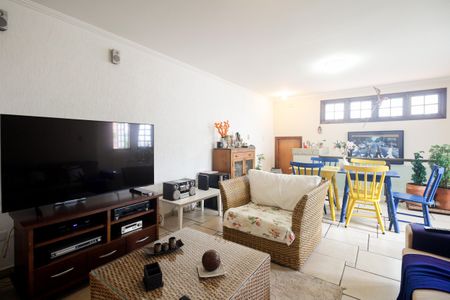 Casa à venda com 287m², 3 quartos e 2 vagasSala de TV