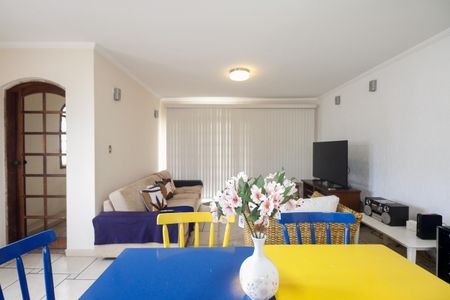 Casa à venda com 287m², 3 quartos e 2 vagasSala de TV