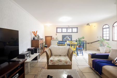 Casa à venda com 287m², 3 quartos e 2 vagasSala de TV