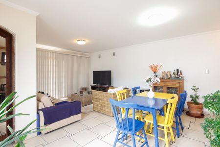 Casa à venda com 287m², 3 quartos e 2 vagasSala de TV