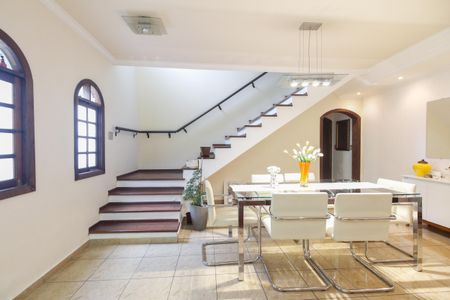 Casa à venda com 287m², 3 quartos e 2 vagasSala