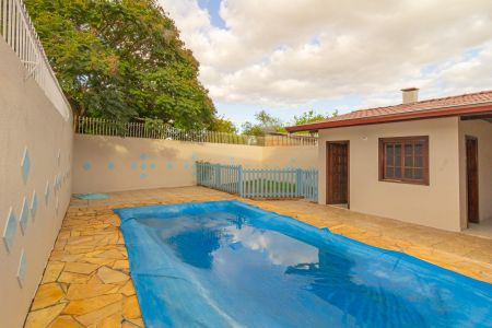 Casa à venda com 230m², 4 quartos e 2 vagas Casa à venda com 230m², 4 quartos e 2 vagasPiscina