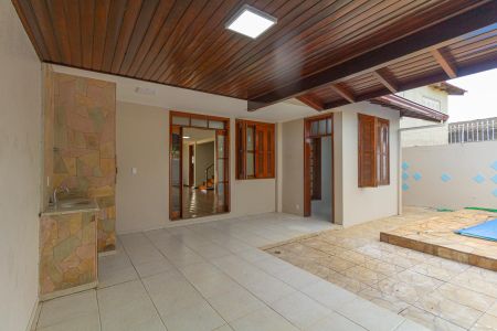 Casa à venda com 230m², 4 quartos e 2 vagas Casa à venda com 230m², 4 quartos e 2 vagasVaranda gourmet