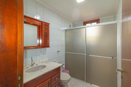 Casa à venda com 230m², 4 quartos e 2 vagas Casa à venda com 230m², 4 quartos e 2 vagasBanheiro