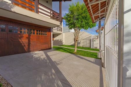 Casa à venda com 230m², 4 quartos e 2 vagas Casa à venda com 230m², 4 quartos e 2 vagasGaragem