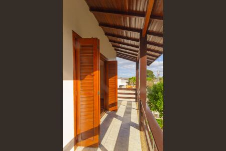 Casa à venda com 230m², 4 quartos e 2 vagas Casa à venda com 230m², 4 quartos e 2 vagasvaranda da Suíte