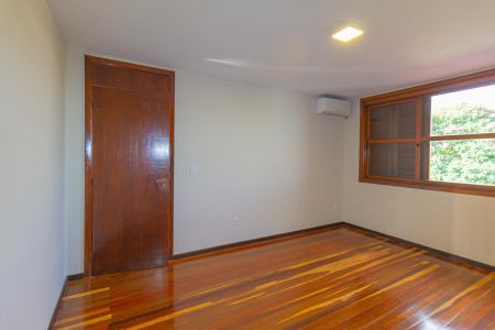 Casa à venda com 230m², 4 quartos e 2 vagas Casa à venda com 230m², 4 quartos e 2 vagasQuarto 2
