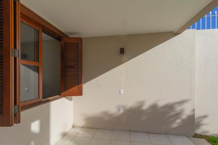 Casa à venda com 230m², 4 quartos e 2 vagas Casa à venda com 230m², 4 quartos e 2 vagasVaranda da Sala