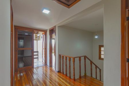 Casa à venda com 230m², 4 quartos e 2 vagas Casa à venda com 230m², 4 quartos e 2 vagasCorredor