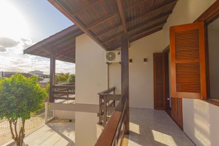 Casa à venda com 230m², 4 quartos e 2 vagas Casa à venda com 230m², 4 quartos e 2 vagasVaranda