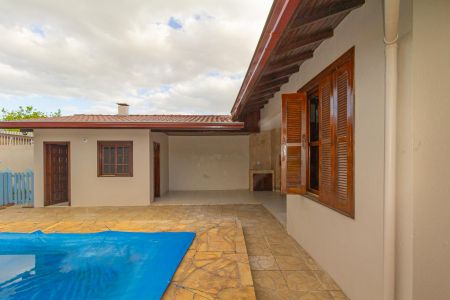Casa à venda com 230m², 4 quartos e 2 vagas Casa à venda com 230m², 4 quartos e 2 vagasPiscina