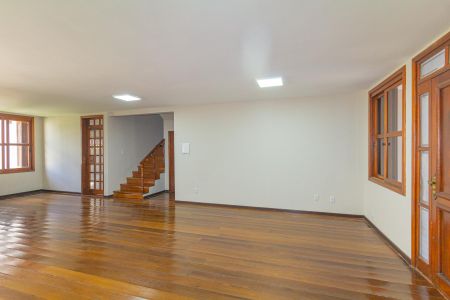 Casa à venda com 230m², 4 quartos e 2 vagas Casa à venda com 230m², 4 quartos e 2 vagasSala