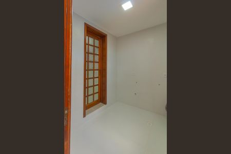 Casa à venda com 230m², 4 quartos e 2 vagas Casa à venda com 230m², 4 quartos e 2 vagasÁrea de Serviço