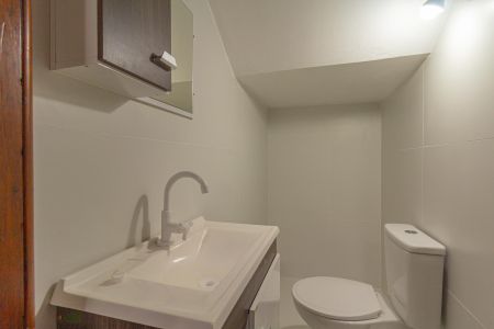 Casa à venda com 230m², 4 quartos e 2 vagas Casa à venda com 230m², 4 quartos e 2 vagasLavabo