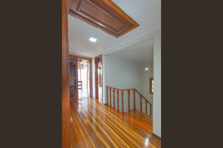 Casa à venda com 230m², 4 quartos e 2 vagas Casa à venda com 230m², 4 quartos e 2 vagasCorredor