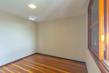 Casa à venda com 230m², 4 quartos e 2 vagas Casa à venda com 230m², 4 quartos e 2 vagasQuarto 1